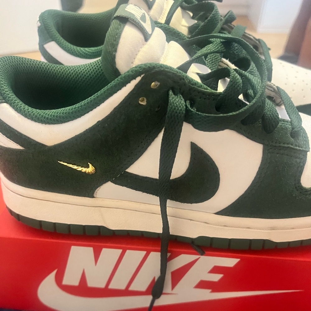 Nike Forest Green and White Low-Tops